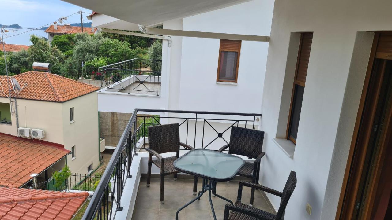 Loretta Maisonettes And Studios Hriszí Amudiá Kültér fotó